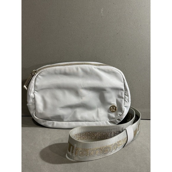 Lululemon Everywhere Belt Bag - Picture 1 of 6